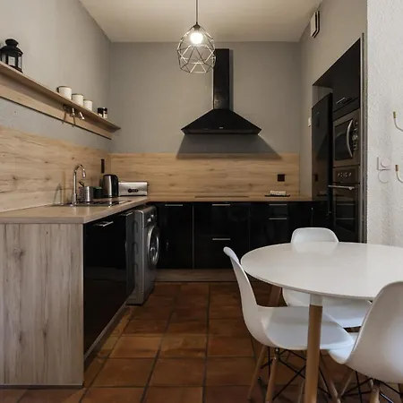 Chez Carca, Au Pied De La Cite Apartment